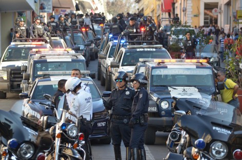 A lo largo de la primera cuadra de la avenida Dr. Lucio las unidades de la SSP, Fuerza Civil y Gendarmería nacional esperaron la señal de arranque, para iniciar oficialmente las labores de vigilancia en Xalapa y la región. 