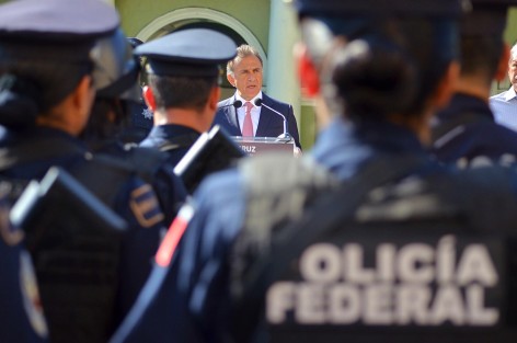 El gobernador Miguel Ángl Yunes Linares, dijo que Veracruz cuenta con el respaldo del goberno federal, y la mejor prueba de ello es el envío a el estado de la Gendarmería, compromiso que le hizo patente el día de ayer el secretario de Gobierno, Migul Ángel Osorio Chong. 