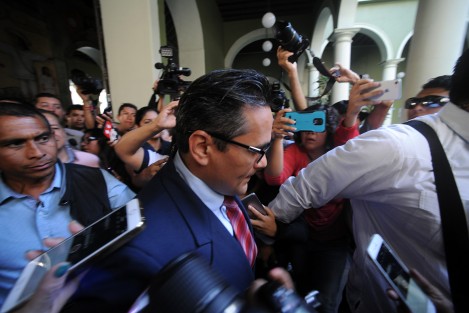 Ante los cuestionamentos  de los medios sobre los hechosn delictivos en la conurbación Veracruz - Boca del Río en las últimas 48 horas, ni el fiscal Jorge Winckler, ni el Secretario de Seguridad Pública, Jaime Téllez Marié, quisieron dar declaraciones, y sólo informaron que más tarde se emitiría un boletín.  