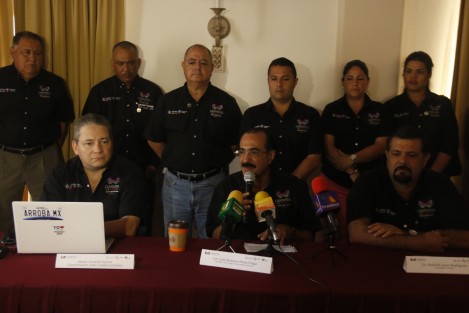 El presidente del comité del carnaval de Veracruz, Luis Antonio Pérez Fraga, anunció que se reunirá con los precandidatos a la alcaldía de Veracruz para que estos le garanticen sus permanencia al frente de la organización de esta fiesta en caso de resultar ganadores. De lo contrario dejaría el cargo antes de que concluya esta administración.