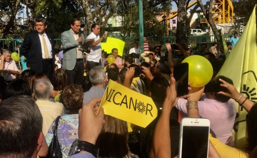 Luego de lo consideró irregularidades en el proceso de selección del candidato a la alcaldía en el PRD, Nicanor Moreira declinó en sus aspiraciones a la misma. Declaró que la inscripción al proceso de David Velasco Chedraui fue <em>en lo oscurito</em> y a destiempo. 