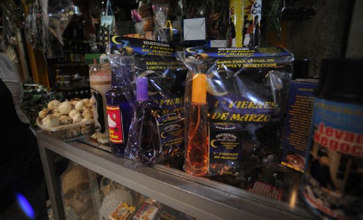 Para quienes lo que buscan es el amor, hay limpias desde los 100 hasta los 500 pesos dependiendo de los materiales a utilizarse, ya que hay desde huevos de pato, hasta kits completos que incluyen las instrucciones. 