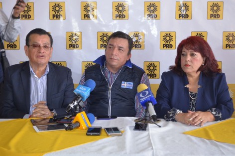 Jesús Alberto Velázquez Flores refirió que hasta el momento todos los aspirantes tienen la calidad de precandidatos, por lo que se habrá de esperar a que concluya el proceso interno de designación, para dar a conocer abiertamente quienes será los candidatos oficiales del PRD 