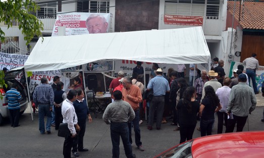 Los inconformes acusan a Manuel Huerta Ladrón de Guevara de imponer a los candidatos, que ante el avance en las preferencias de MORENA en algunos municipios, garantiza prácticamente el triunfo de quien sea el candidato. 