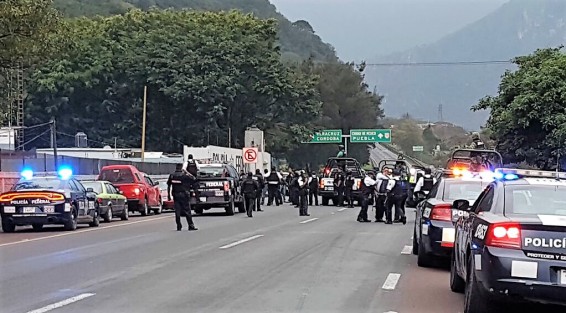 La tarde del domingo se registró una intensa movilización de elementos de la policía federal, sobre la autopista México – Veracruz a la altura de este municipio, tras detectarse la presencia de un camión con reporte de robo, al inspeccionarlo descubrieron que cargaba al menos 14 mil litros de gasolina de procedencia ilícita.