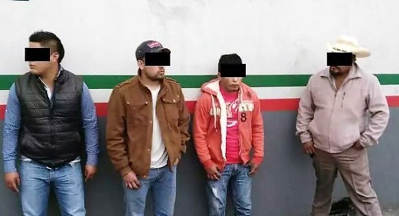 Tras esto arribaron a la base de la policía federal aproximadamente 50 personas armadas con pistolas y machetes, pretendiendo rescatar el vehículo y a los presuntos, los agresores intentaron tomar las instalaciones y efectuaron disparos afuera de la misma, por lo que elementos de la SEDENA, Marina Armada de México, Policía Federal, Gendarmería Nacional, Policía del Estado, Fuerza Civil y Policía Municipal de Orizaba, actuaron y detuvieron a 11 personas, se menciona todos habitantes de la comunidad de Tetelzingo, perteneciente a Coscomatepec.