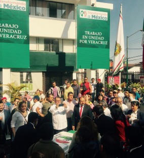 En la explanada de la sede estatal del PRI, encabezados por el precandidato a la alcaldía de Xalapa del tricolor,  Alejandro Montano, los priistas festejaron el 88vo. aniversario de su partido. 