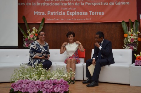Conferencia magistral impartida por Patricia Espinosa Torres, primera presidenta del  Inmujeres, dentro del marco del Día Internacional  de la Mujer, la acompañó Sara Gabriela Palacios Hernández, encargada de despacho del IVM. 