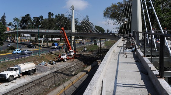 Se afinan los últimos detalles del puente ciclo-peatonal <em>Juventud</em>, el cual unirá de forma permanente el área de las facultades de la Universidad Veracruzana con el Campus para la Cultura, las Artes y el Deporte.