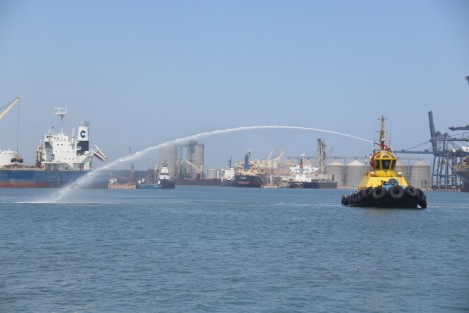 Como parte de los festejos del 115 aniversario de la construcción del puerto de Veracruz, se llevó a cabo una sencilla ceremonia que consistió en el replicar de las sirenas de los buques y remolcadores atracados en el muelle. 