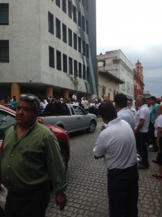 Finalmente los seguidores de Tomás Tejeda liberaron las oficinas por la fuerza. 