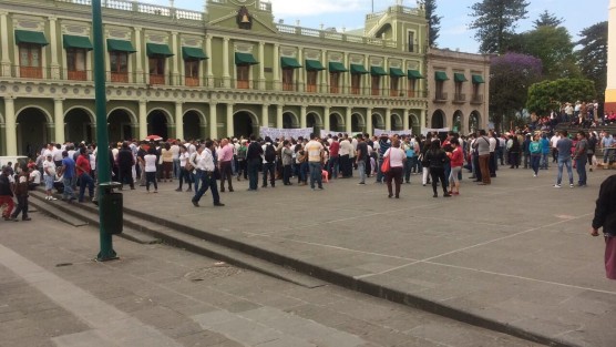 Mujeres comerciantes informales realizan un  ayuno en la Plaza Lerdo en protesta por la violación de sus derechos laborales, al ser desalojadas con violencia de las calles. 