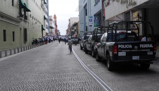 uidores de Tomás Tejeda se reunieron en el centro de Xalapa para recuperar las oficinas de la CROC, ubicadas en la calle de Zaragoza, mismas que permanecían tomadas desde hace dos meses por seguidores de Francisco Morales Sarmiento. 