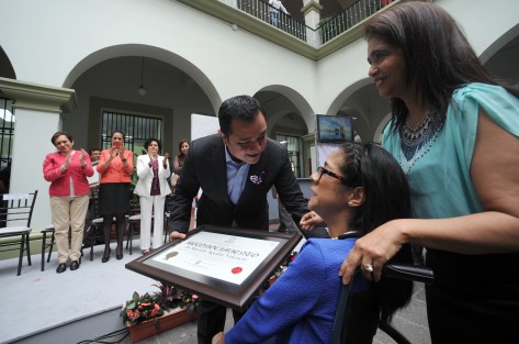El alcalde de Xalapa, Amérco Zúñiga Martínez, entregó reconocimientos a mujeres xalapeñas destacadas en diferentes ámbitos, esto durante la conmemoración del Día de la Mujer.