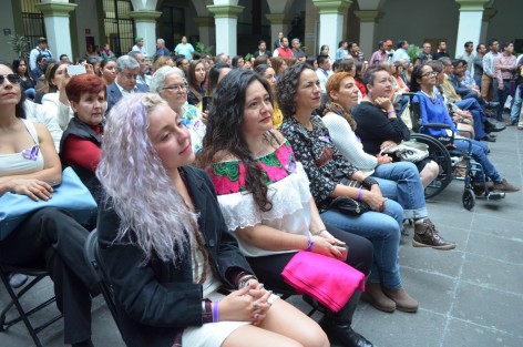 El alcalde de Xalapa, Amérco Zúñiga Martínez, entregó reconocimientos a mujeres xalapeñas destacadas en diferentes ámbitos, esto durante la conmemoración del Día de la Mujer. 