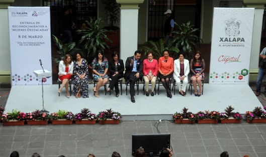 Durante la entrega reconocimientos a xalapeñas destacadas por su labor, en el marco del Día Internacional de las Mujeres, el alcalde Américo Zúñiga Martínez anunció la donación del inmueble de la Iniciativa Municipal de Arte y Cultura al Instituto Municipal de la Mujeres de Xalapa (IMMX), para que puedan utilizar los recursos derivados de su administración en el impulso a la equidad de género.