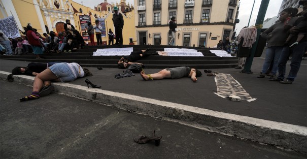 Performance por los feminicidios en Veracruz, realizado en Plaza Lerdo de Xalapa,como parte de las manifestciones en conmemoración del Día Internacional de la Mujer.
 