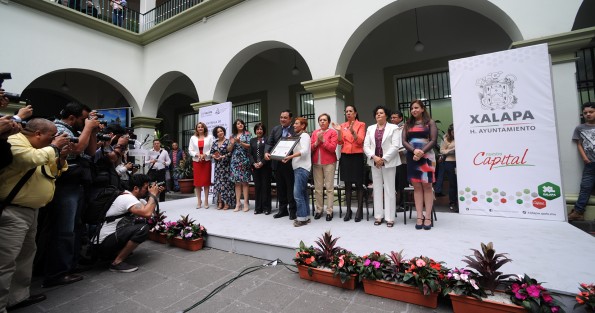Reconocimiento a Patricia Ponce.