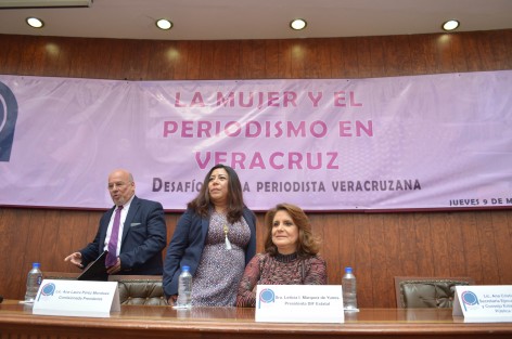 Se llevó a cabo el foro sobre mujeres periodistas, organizado por la CEAP, a la cual asistió la Señora Leticia Márquez de Yunes, Presidenta del DIF estatal.