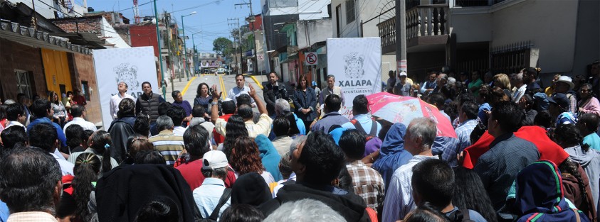 En compañía de vecinos y funcionarios del ayuntamiento de Xalapa, el alcalde Américo Zúñiga realizó la inauguración oficial de la calle Francisco Sarabia, la cual por muchos años  fue un dolor de cabeza tanto para automovilistas como para vecinos del lugar. 