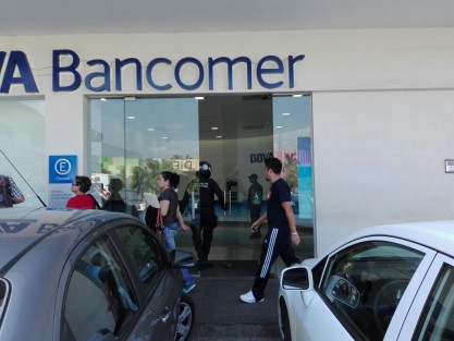 Tras cumplir su cometido, los hampones lograron darse a la fuga con rumbo desconocido. Al lugar se trasladaron fuerzas del orden y paramédicos de la Cruz Roja quienes atendieron a las personas que sufrieron crisis nerviosa. 