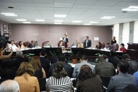 Finalmente la tercera fue la vencida y este viernes se  lleva a cabo la Tercera sesión ordinaria del primer receso de la LXIV Legislatura de Veracruz.  