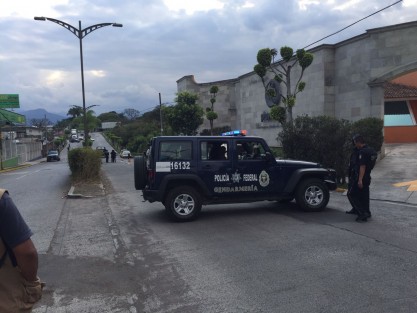 Un megaoperativo de las fuerzas del orden se efectuó la tarde del viernes en Córdoba tras el asalto a una sucursal de Farmacias Guadalajara, lográndose la detención de un presunto delincuente y recuperar un vehículo robado en el lugar. 