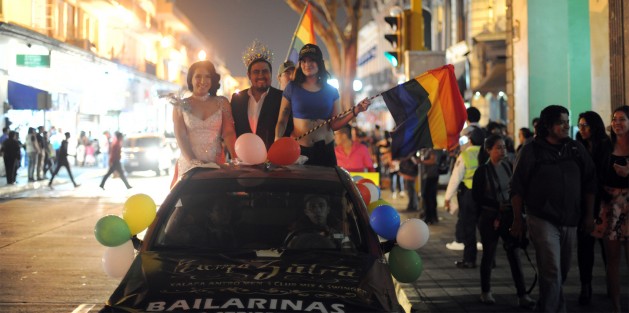 Se llevó a cabo la marcha lésbico gay por la calle de Enríquez para pedir igualdad de género y demás derechos. 