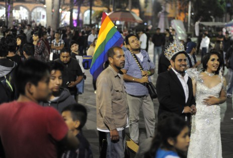 Se llevó a cabo la marcha lésbico gay por la calle de Enríquez para pedir igualdad de género y demás derechos. 