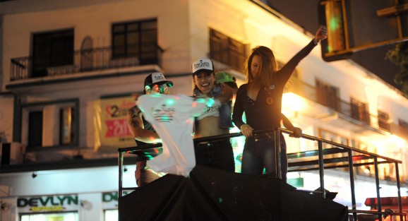 Se llevó a cabo la marcha lésbico gay por la calle de Enríquez para pedir igualdad de género y demás derechos. 