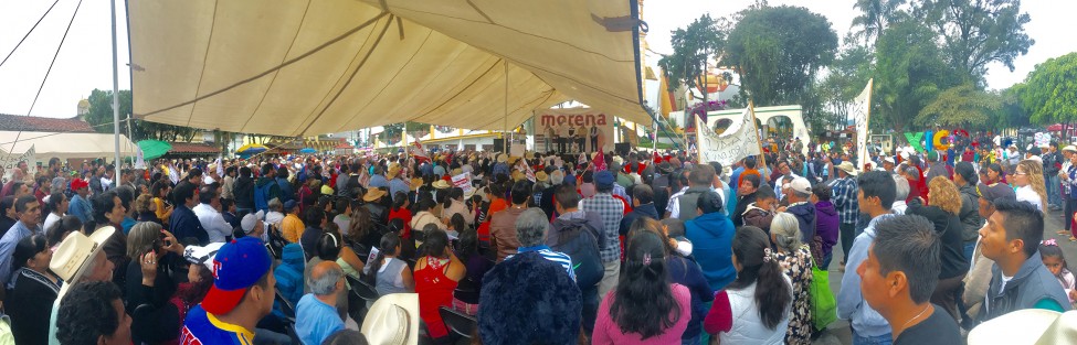 Pese al mal tiempo, militantes de MORENA y simpatizantes de AMLO, se congregaron en el mitin que realizó en Xico este domingo. 