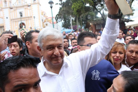 AMLO expresó que en efecto, Javier Duarte es corrupto, pero Miguel Ángel Yunes no es diferente, y recordó episodios de la gestión del mismo como secretario de Gobierno en la administración de Patricio Chirinos, responsabilizándolo de represión contra campesinos en esos años. 