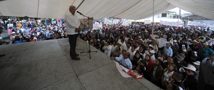 AMLO expresó que en efecto, Javier Duarte es corrupto, pero Miguel Ángel Yunes no es diferente, y recordó episodios de la gestión del mismo como secretario de Gobierno en la administración de Patricio Chirinos, responsabilizándolo de represión contra campesinos en esos años.  