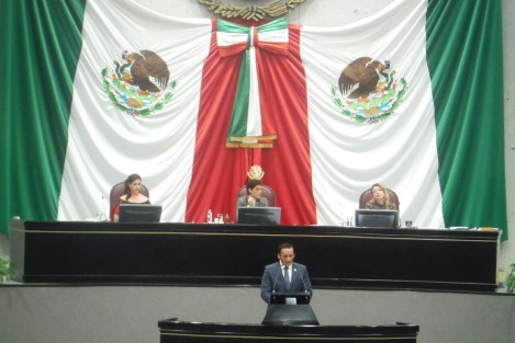 Se discute el dicamen de reestructuración de la deuda estatal. Panistas y perredistas a favor; MORENA y Juntos por Vracruz en contra plantean sus posicionamientos. 