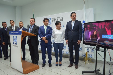 Pese a que los panistas están postulando al excontralos de la administración duartista para alcalde de Pánuco, el dirigente del PAN estatal, José de Jesús Mancha, acompañado por integrantes de su partido, aseguraron que las detenciones de políticos priistas no es una cacería de brujas, sino el reclamo de la sociedad por hacer cumplir la ley con los malos servidores públicos.