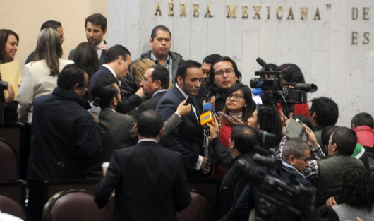 El coordinador  de la bancada del PAN en el Congreso local, Sergio Hernández,  falló en el cabildeo con las otras fracciones, al no lograr nuevamente que se aprobara la iniciativa para la reestructuración de la deuda estatal, lo cual podría ser el fin de su encargo como líder de bancada.   