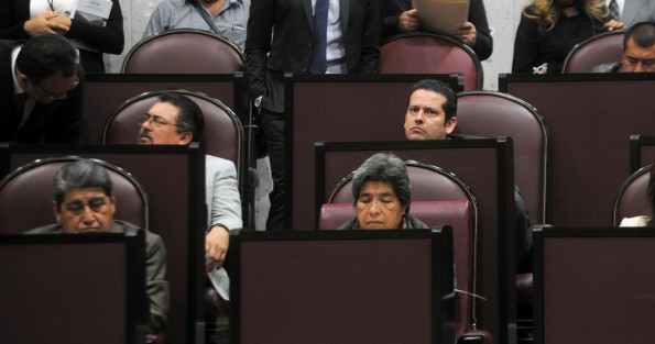 Panistas auguran parálisis económica en el estado por la no reestructuración.  ¿Deberán buscarse más bodegas con dinero? se preguntan algunos actores políticos. 