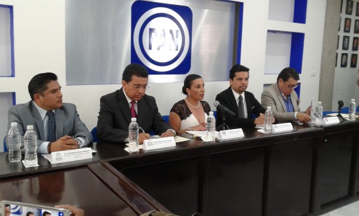 Cámaras empresariales como CANACINTRA, CANACO y COPARMEX, en conferencia de prensa con la diputada Mariana Dunyaska García Rojas, anunciaron que a través del grupo legistativo de Acción Nacional, otorgarán cuatro becas para que empresarios puedan asistir al XXII Encuentro Iberoamericano de Autoridades Locales en Huelva, España. 