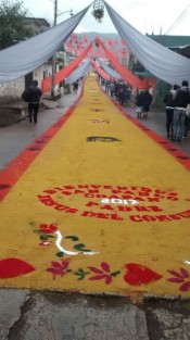 Mientras el secretario de Turismo Estatalpromociona la Feria de San Marcos, en Aguascalientes, cerquita de Xalapa, en San Pablo Coapan los lugareños celebran sus fiestas patronales. 