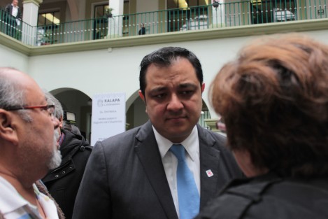 El alcalde de Xalapa, Américo Zúñiga, dijo que ante la falta de acuerdo en el Congreso local para la reestructuración de la deuda, se deberán buscar otros mecanismos para dar viabilidad financiera al estado.