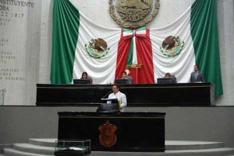El diputado Juan Nicolás Callejas Roldán fija en tribuna el apoyo del PRI al nuevo dictamen para la reestructuración de la deuda estatal, no por presiones, sino porque ahora sí les aclararon el destino de los recursos que con la medida se alcazarán. 