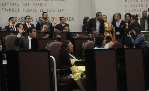 Con el voto de todas las fracciones legislativas, a exepción de MORENA, el Congreso de Veracruz aprobó la reestructuración de la deuda estatal por 46 mil millones de pesos, propuesta por el gobernador Miguel Ángel Yunes Linares. 