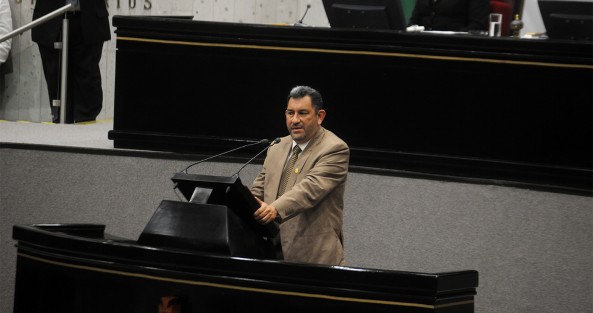 Amado Cruz, líder de la bancada de MORENA, cuestionó el convencimiento de los priistas con el nuevo dictamen de reestructura de deuda, debido que en el mismo nuevamente no se especifican las condiciones del mismo, como tasas de interés. Además recordó que la transparencia en SEFIPLAN ya es una obligación por ley.