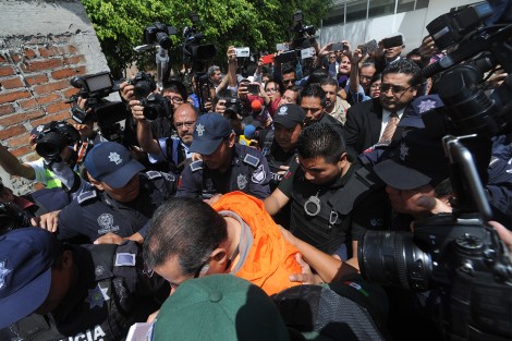 Como falsas tachó el exgobernador interino Flavino N. las acusaciones en su contra por los delitos de tráfico de influencias, encubrimiento y abuso de autoridad, al recalcar que él no pudo haber dando instrucciones directas en el aeropuerto de El Lencero para el traslado de Javier Duarte, puesto que en ese momento él se encontraba en Palacio de Gobierno tomando protesta a funcionarios.  