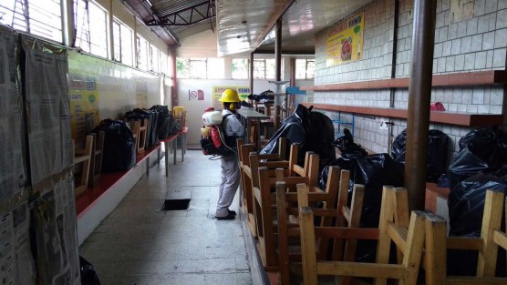 Como parte del programa permanente Mercado Saludable, el Ayuntamiento de Xalapa realiza jornadas de descacharrización, limpieza y fumigación de los mercados de la ciudad, informó el subdirector de Salud municipal, Gabriel Morales Gutiérrez.
