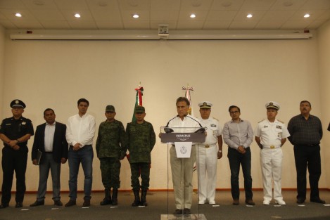 El Grupo de Coordinación Veracruz ofreció una rueda de prensa para informar acerca de los hechos violentos suscitados en la zona norte del estado, además del asesinato de un periodista y las fosas clandestinas.