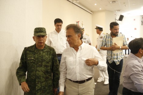 Yunes Linares informó que se iniciaron investigaciones para determinar si el asesinato del periodista Ricardo Monlui Cabrera tiene relación con su actividad periodística o el móvil fue otro. 