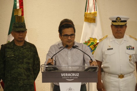 El fiscal del Estado, Jorge WInckler dijo en relación a las fosas localizadas en Colinas de Santa Fe, hasta el viernes se han encontrado 252 cráneos, y que el martes se dará un anuncio de los trabajos que se van a llevar para la identificación de restos por muestras de ADN. 