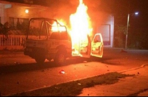 El enfrentamiento en Coxquihui la noche del sábado dejó como saldo 8 personas muertas, informó el gobernador Miguel Ángel Yunes, además de una patrulla incendiada y daños al Palacio Municipal. 
