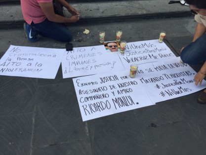 Periodistas de Córdoba se manifestaron para exigir justicia y un rápido esclarecimiento del crimen del periodista Ricardo Monlui Cabrera, ocurrido la mañana de este domingo en el municipio de Yanga.